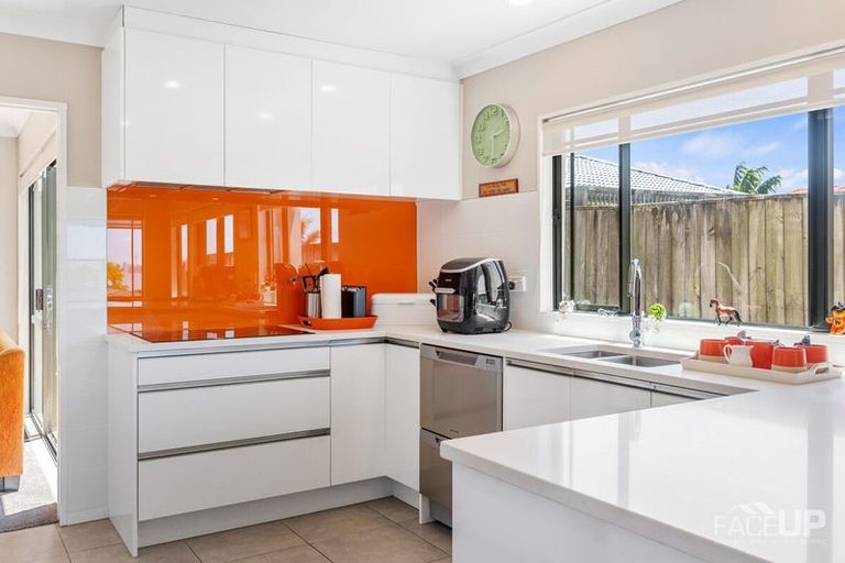 Photo of property in 57 Wiseley Road, West Harbour, Auckland, 0618