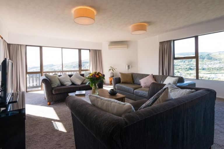 Photo of property in 33 Saint Aidans Way, Tawa, Wellington, 5028