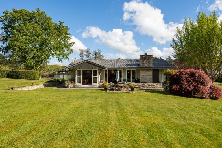 Photo of property in 48 Paraekaretu Street, Hunterville, 4730