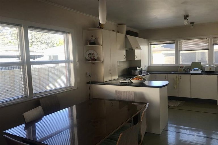 Photo of property in 50 Tiraumea Drive, Pakuranga, Auckland, 2010
