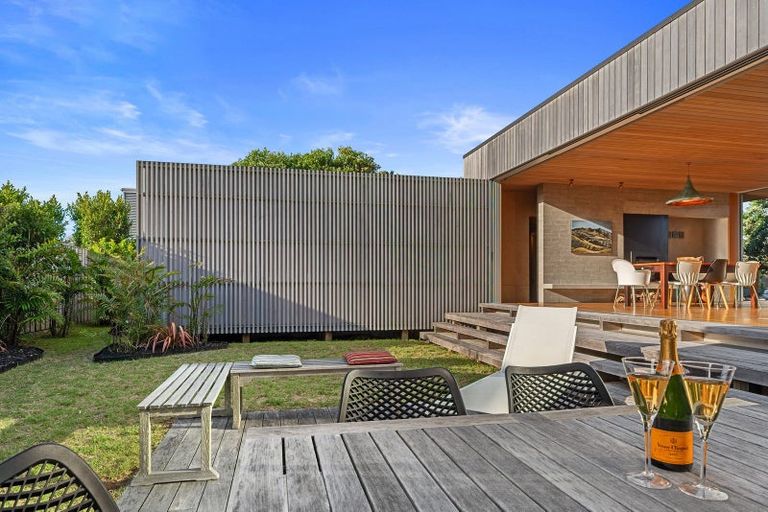 Photo of property in 19 Lagoon Way, Omaha, 0986