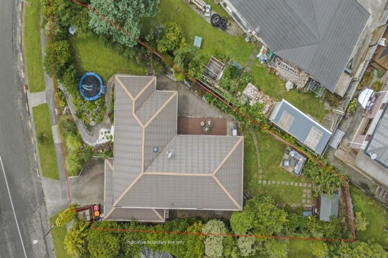 Photo of property in 1 Springdale Grove, Fitzherbert, Palmerston North, 4410