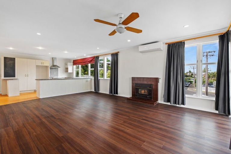 Photo of property in 12 Webb Place, Forrest Hill, Auckland, 0620