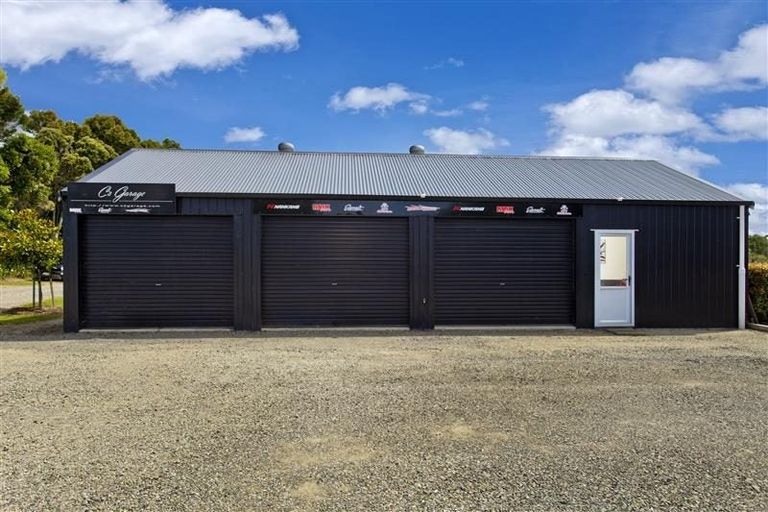 Photo of property in 98 Koraha Road, Kumeu, 0892
