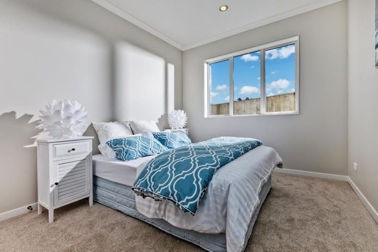 Photo of property in 70 Huntington Park Drive, Greenhithe, Auckland, 0632