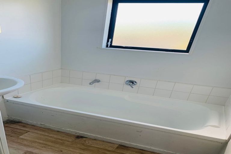 Photo of property in 79a Templeton Place, Clendon Park, Auckland, 2103