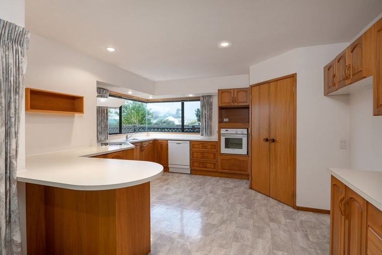 Photo of property in 7 Nickell Place, Orewa, 0931