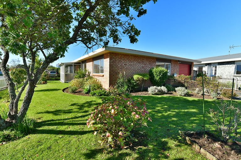 Photo of property in 36 Lakeside Drive, Pahurehure, Papakura, 2113