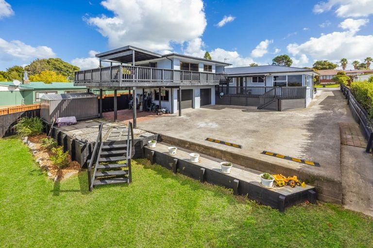 Photo of property in 6 Lucas Place, Weymouth, Auckland, 2103