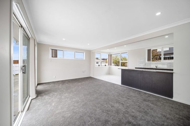 Photo of property in 4 Convair Crescent, Mangere, Auckland, 2022