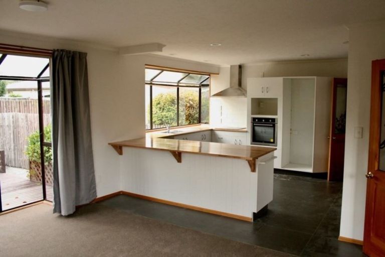Photo of property in 3a Juniper Place, Burnside, Christchurch, 8053