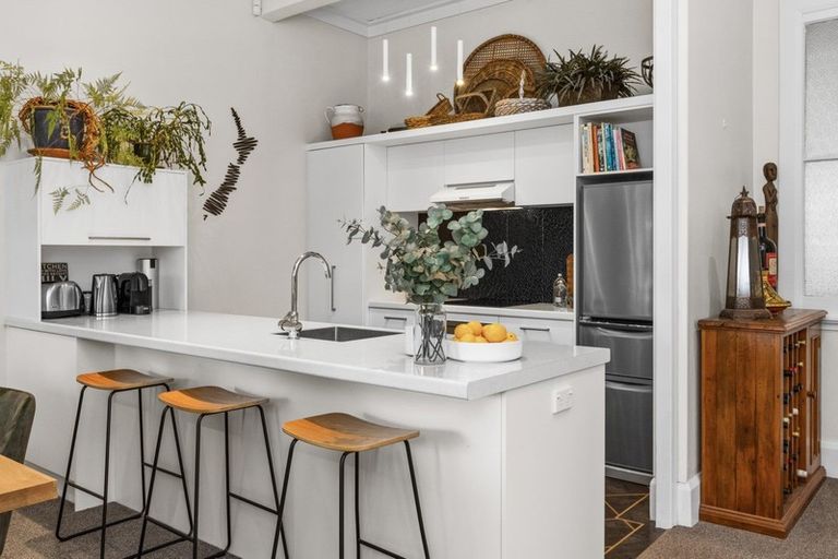 Photo of property in 5 Finnis Lane, Hospital Hill, Napier, 4110