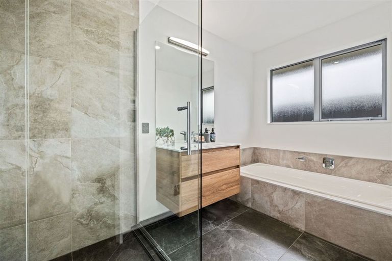 Photo of property in 6 Malaga Crescent, Harewood, Christchurch, 8051