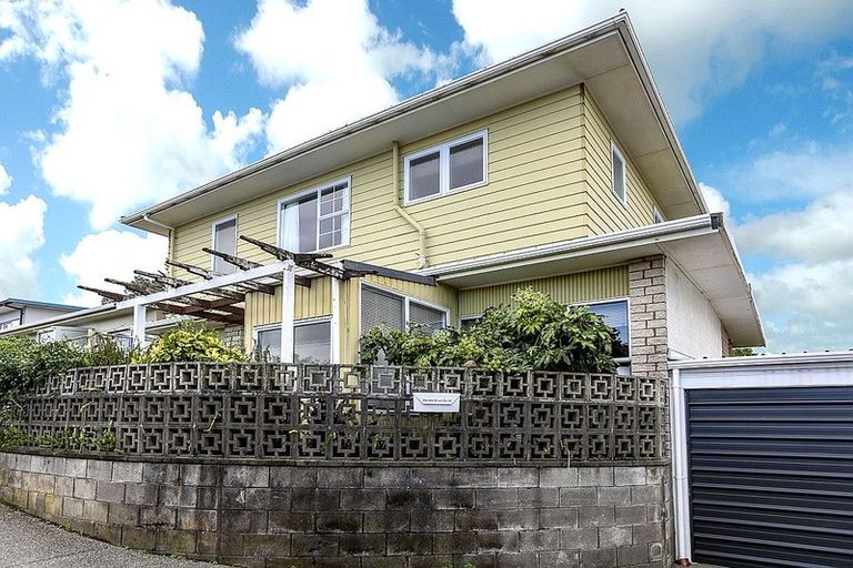 Photo of property in 2/6 Belt Road, Moturoa, New Plymouth, 4310