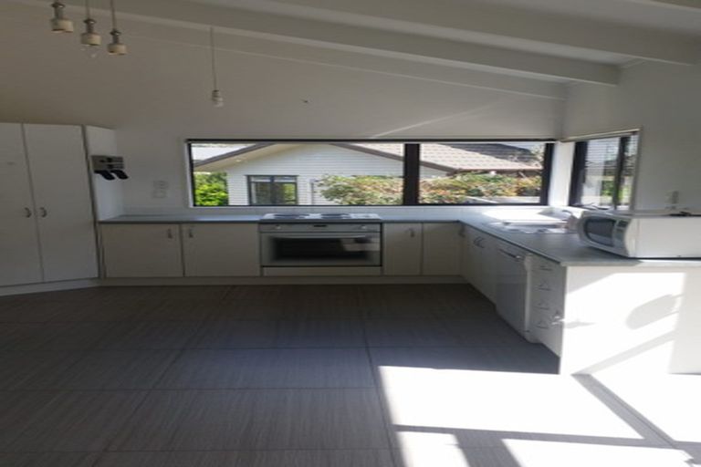 Photo of property in 1/32 Killarney Avenue, Torbay, Auckland, 0630