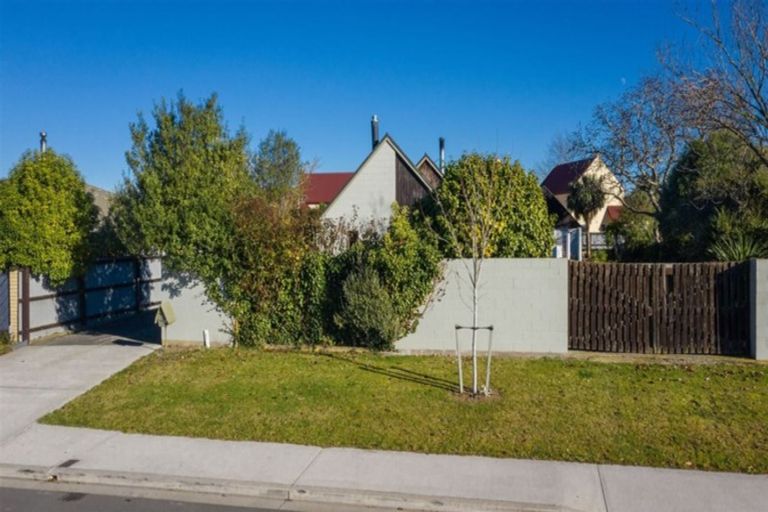 Photo of property in 4 Watkins Drive, Rangiora, 7400