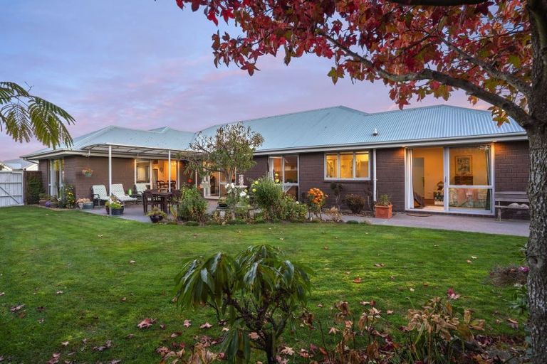 Photo of property in 23 Huntingdon Drive, Rangiora, 7400