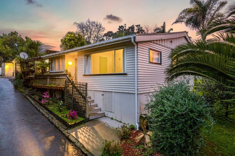 Photo of property in 74 Christian Road, Swanson, Auckland, 0614