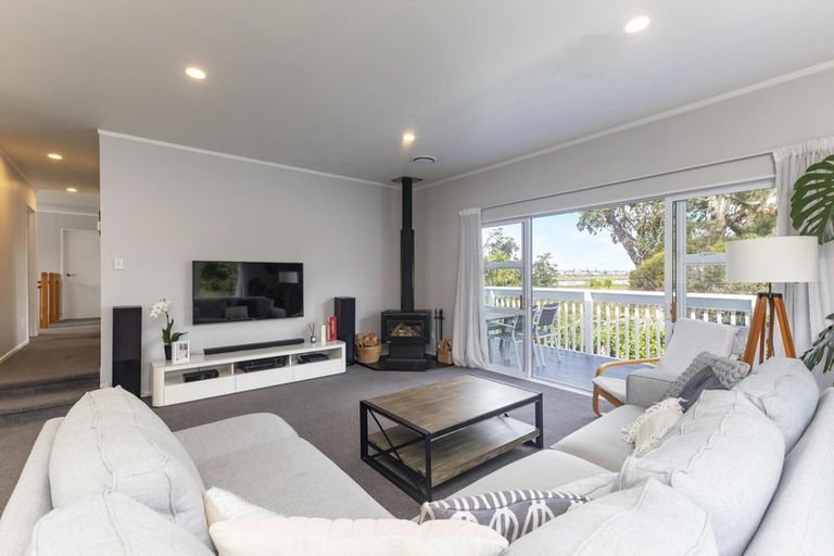 Photo of property in 2/59 Jaemont Avenue, Te Atatu South, Auckland, 0610