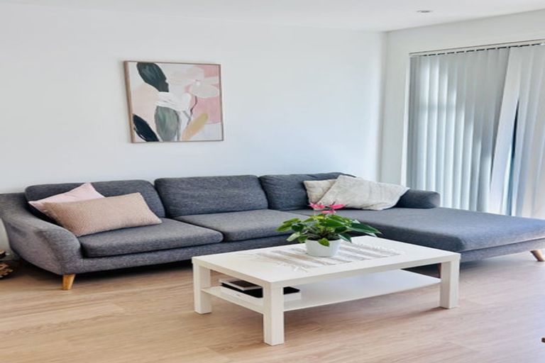 Photo of property in 2/445 Hibiscus Coast Highway, Orewa, 0931