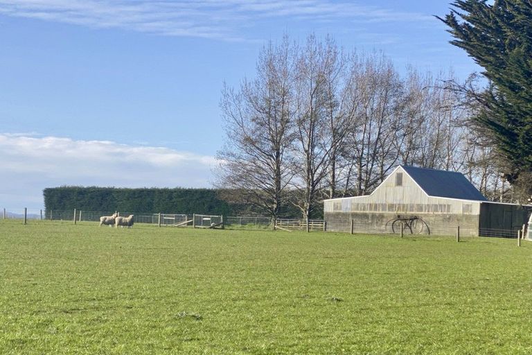 Photo of property in 750a Winton Lorneville Highway, Lochiel, Winton, 9781