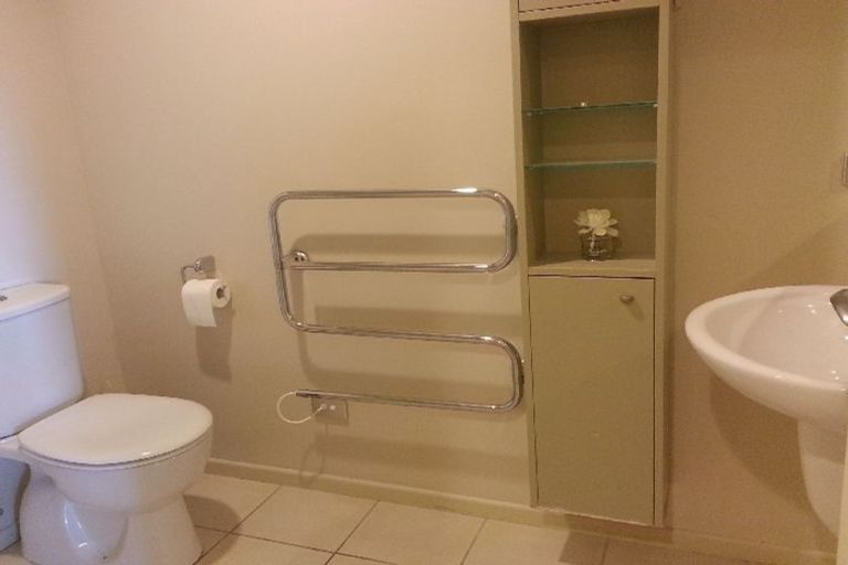 Photo of property in 11 Kittiwake Drive, Schnapper Rock, Auckland, 0632