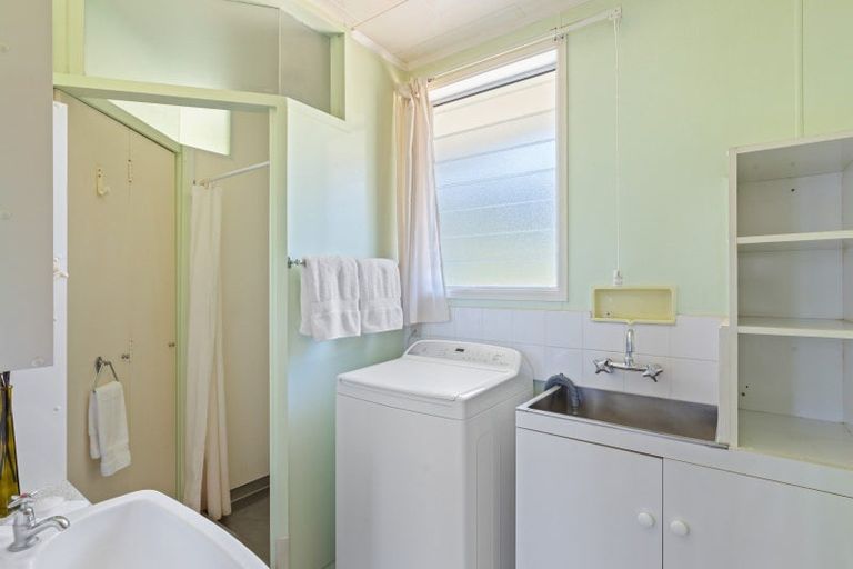 Photo of property in 29 Awanui Street, Merrilands, New Plymouth, 4312