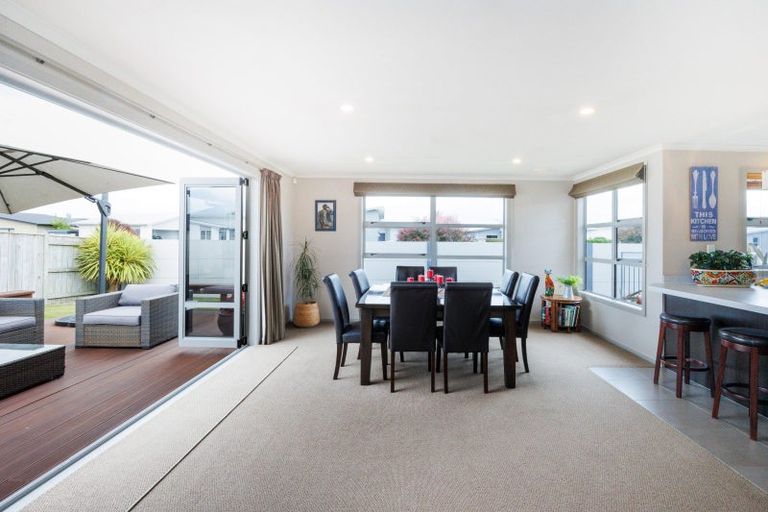 Photo of property in 46 Rosalie Terrace, Kelvin Grove, Palmerston North, 4414