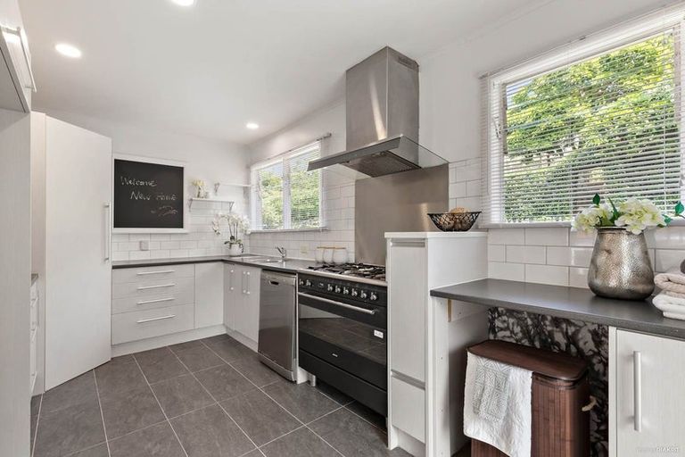 Photo of property in 2/20 Hogans Road, Glenfield, Auckland, 0629