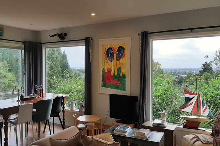 Photo of property in 37 West Lynn Road, Titirangi, Auckland, 0604