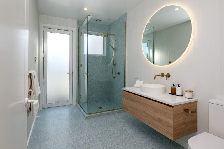 Photo of property in 15 Shelly Beach Parade, Cockle Bay, Auckland, 2014