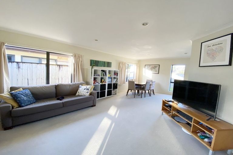Photo of property in 33 Belcoo Crescent, East Tamaki, Auckland, 2013