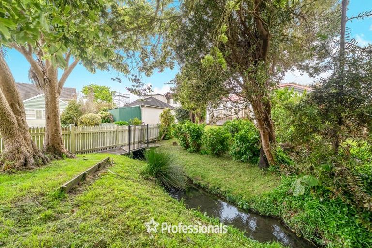 Photo of property in 135 Kings Crescent, Hutt Central, Lower Hutt, 5010