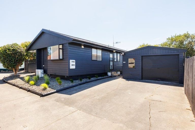 Photo of property in 2/685 Pioneer Highway, Highbury, Palmerston North, 4412