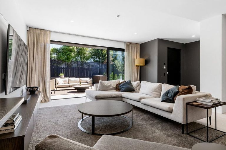 Photo of property in 9 Hewitts Road, Merivale, Christchurch, 8014