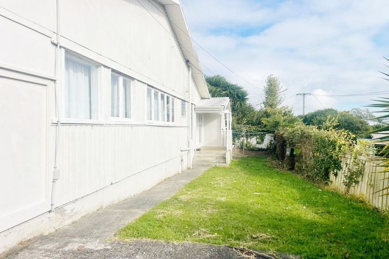 Photo of property in 24 Tiri Tiri Road, Birkdale, Auckland, 0626