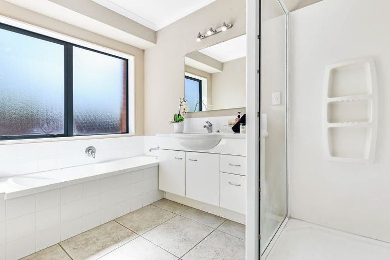 Photo of property in 22 Whitford Place, Rototuna North, Hamilton, 3210