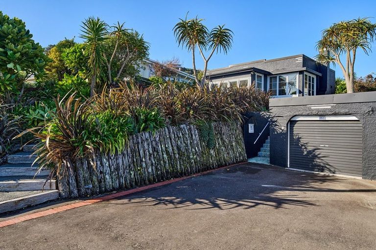 Photo of property in 128 Mana Esplanade, Paremata, Porirua, 5026