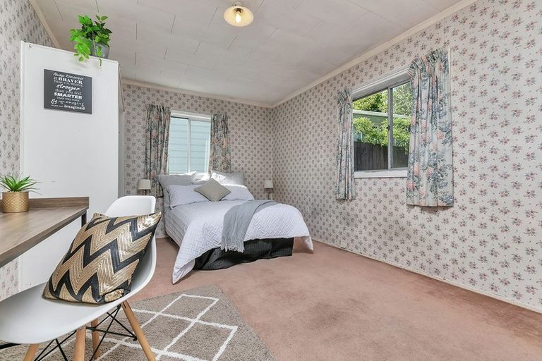 Photo of property in 1/25 Peach Road, Glenfield, Auckland, 0629