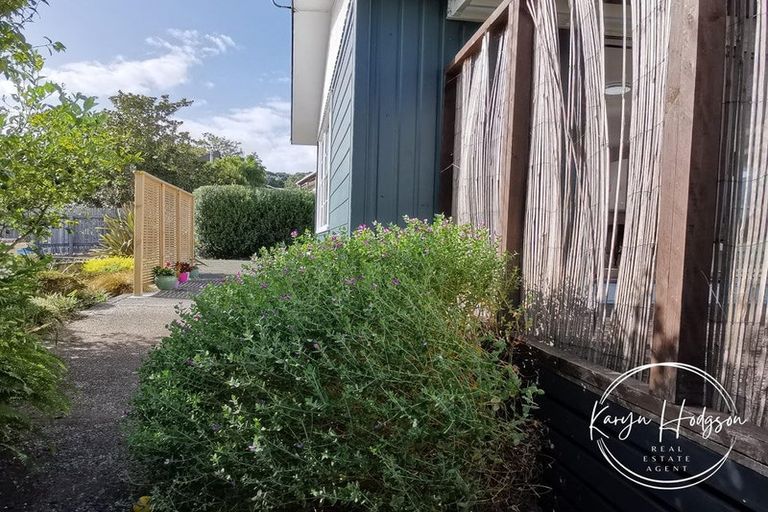 Photo of property in 9 Whaka Street, Maungaturoto, 0520