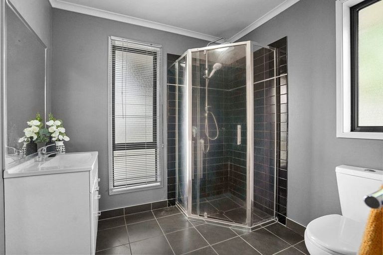 Photo of property in 109 Farnborough Drive, Grandview Heights, Hamilton, 3200