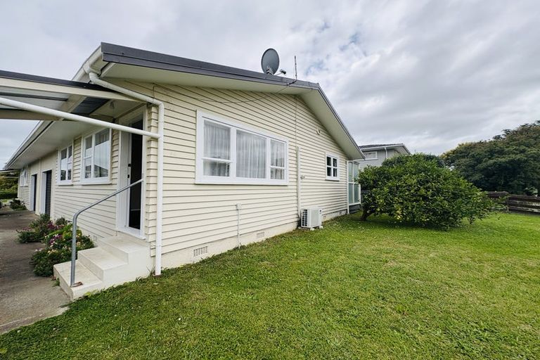 Photo of property in 80a Wikiriwhi Crescent, Awapuni, Palmerston North, 4412