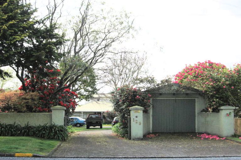 Photo of property in 129 Koutu Road, Kawaha Point, Rotorua, 3010