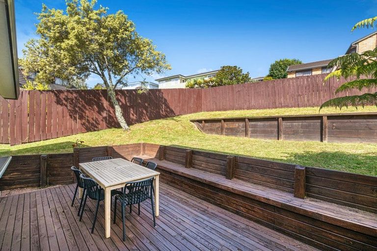 Photo of property in 24 Goldfinch Rise, Unsworth Heights, Auckland, 0632