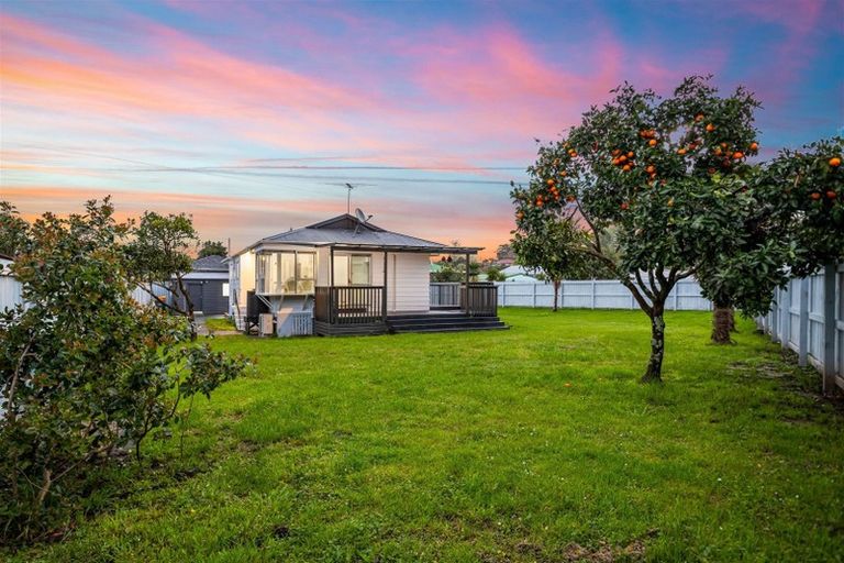 Photo of property in 9 Camphora Place, Ranui, Auckland, 0612