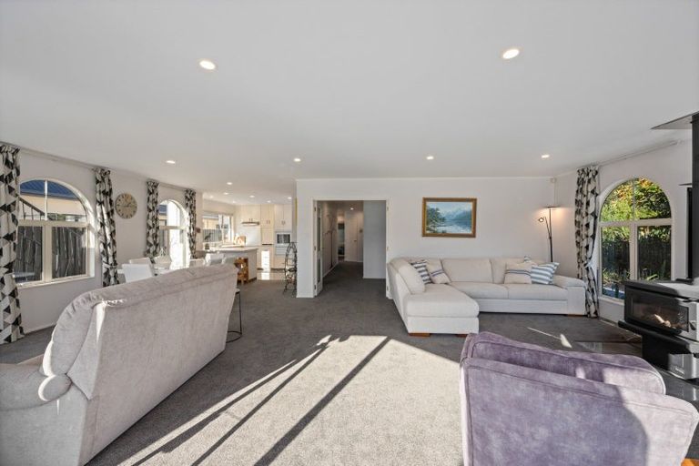 Photo of property in 37 Waikawa Road, Picton, 7220