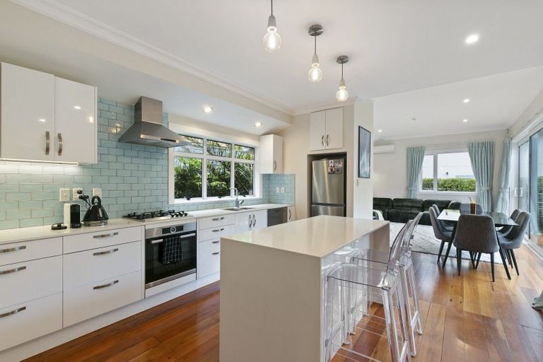 Photo of property in 10 Inglis Street, Seatoun, Wellington, 6022