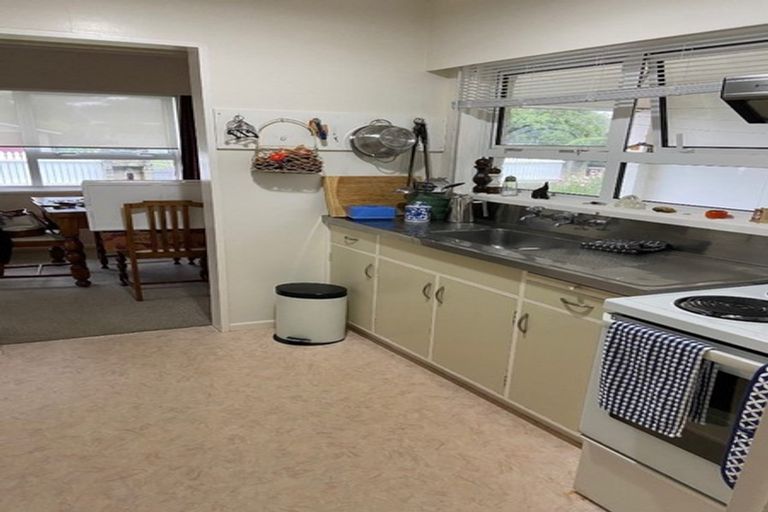 Photo of property in 28 Oriwa Street, Waikanae, 5036
