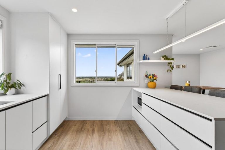 Photo of property in 77 Oak Road, Poraiti, Napier, 4112