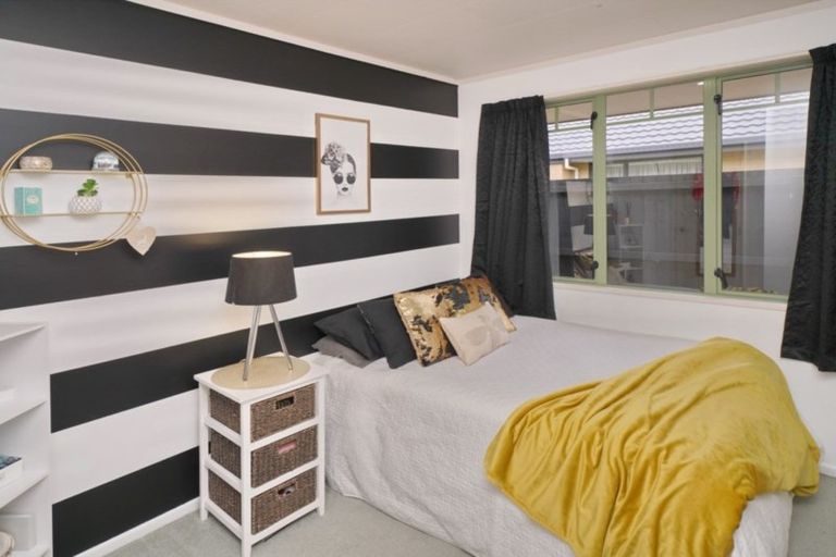 Photo of property in 13 Welsford Street, Woodend, 7610